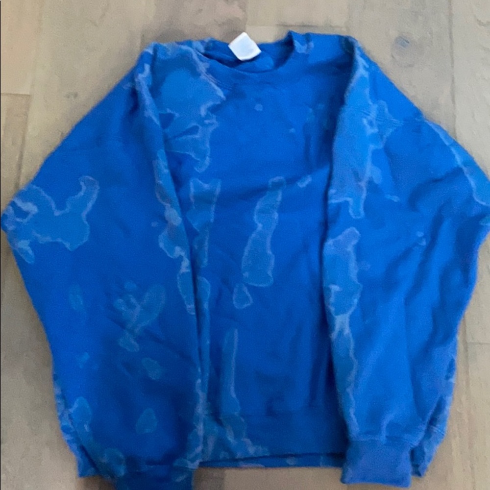 bleach dyed gilden blue crewneck
